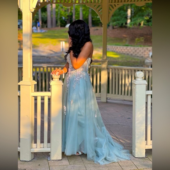 Prom/Formal Dress - Picture 2 of 6